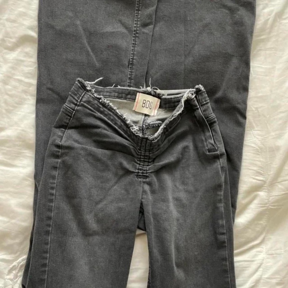 URBAN OUTFITTERS BDG RUNCHED V FLARE JEANS